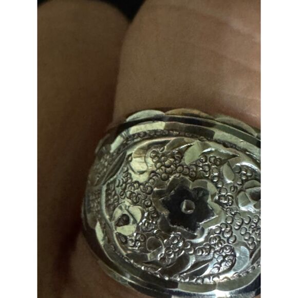 Sterling Silver with intricate carving and black enamel cuff bracelet/ring set. - Picture 5 of 9